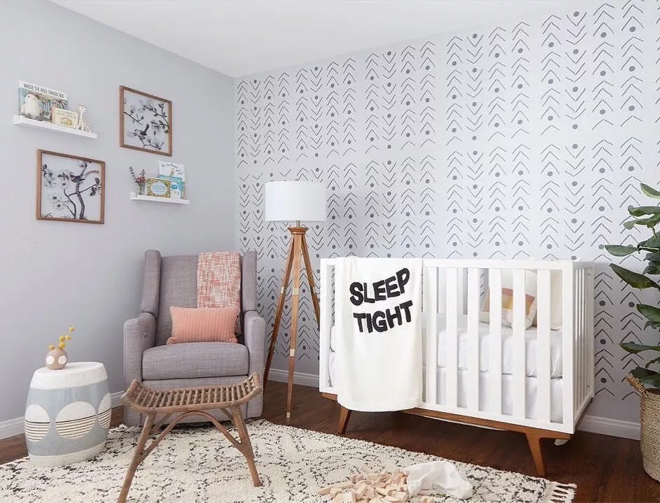 Neutral baby room with wall paper. Photo by Instagram user @hellofromkindred